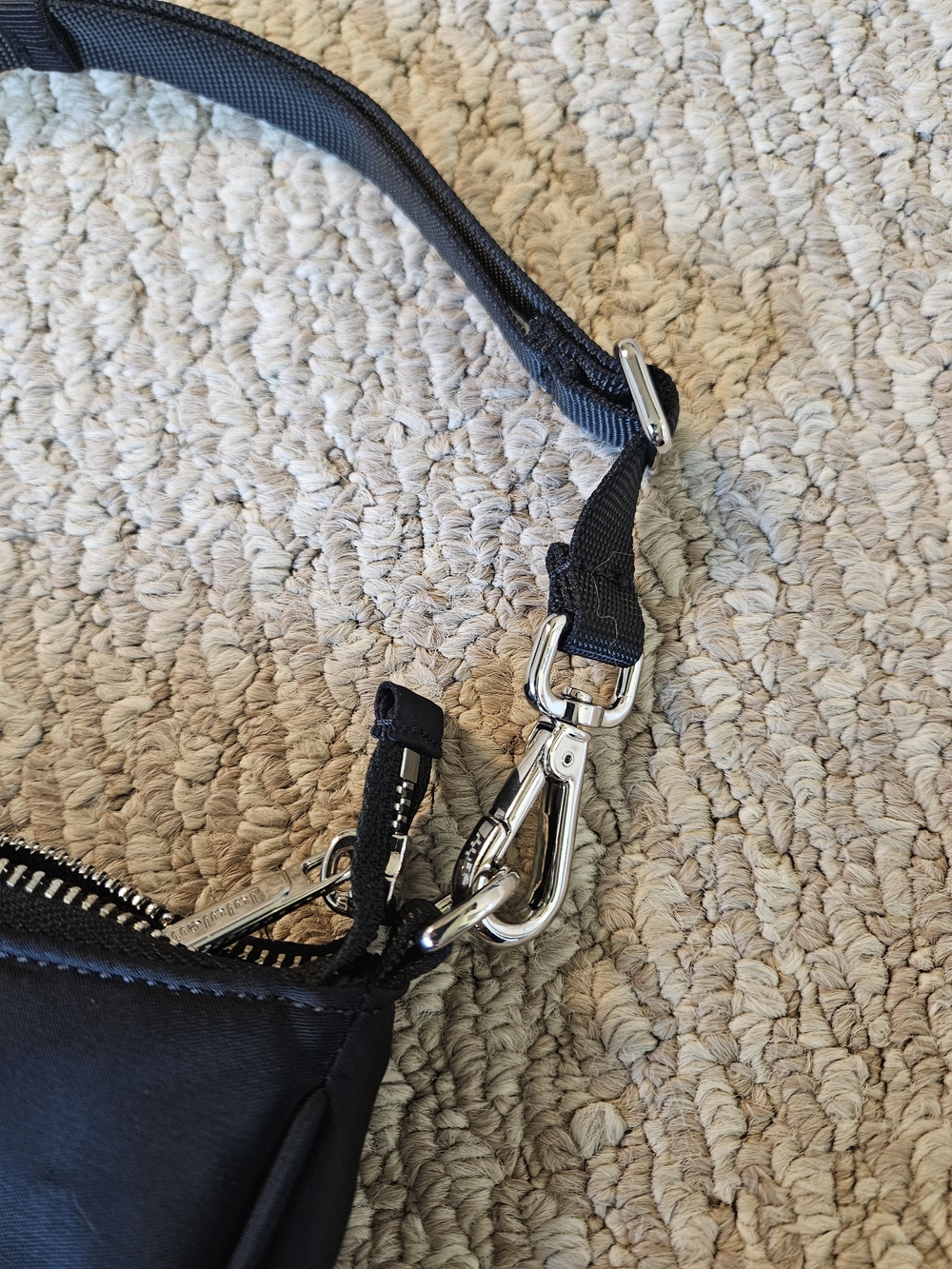 Lululemon City Essentials Mini Shoulder Bag - Picture 4 of 4